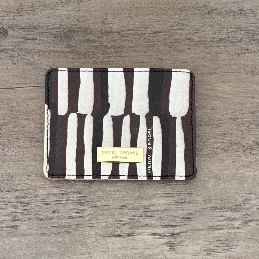 Henri Bendel Monochrome Tiki Print Card Holder- pre-loved